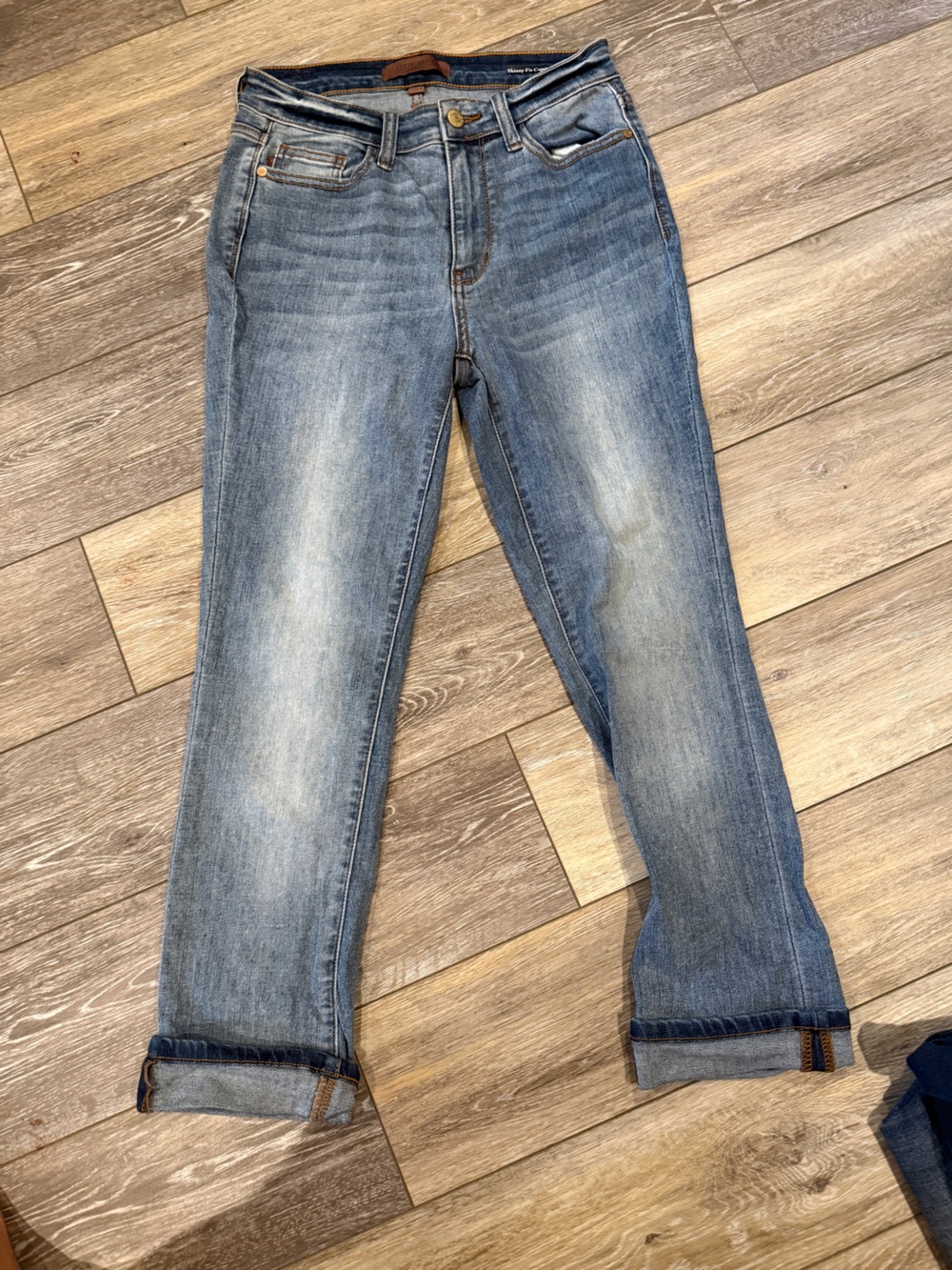 Women’s Judy Blue Faded Blue Slim Straight capris